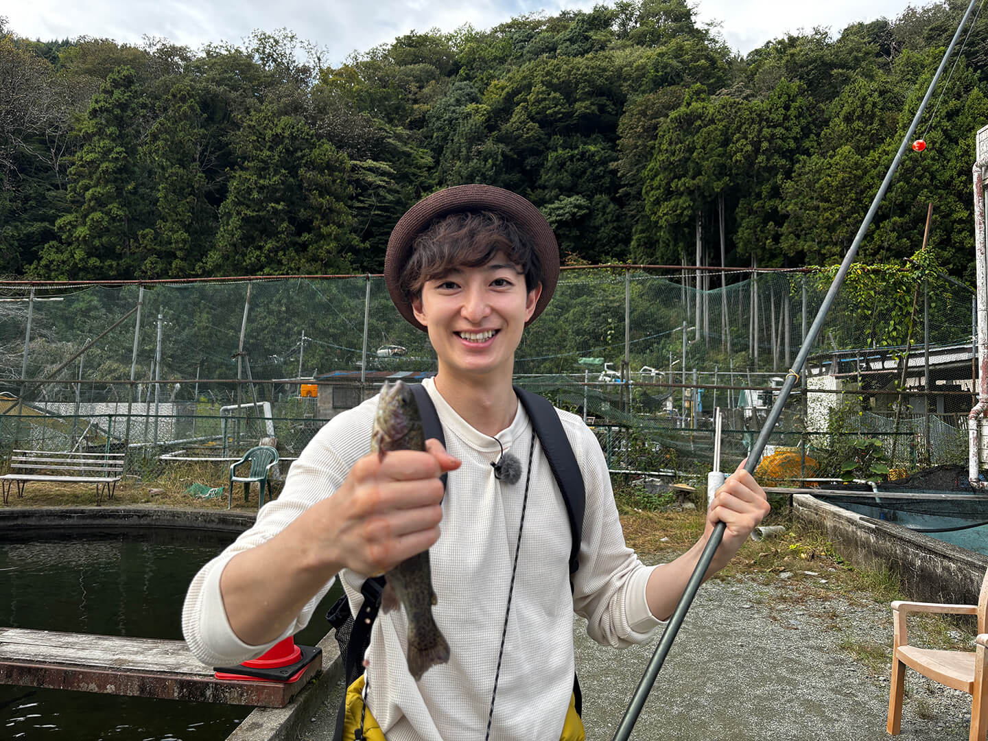 釣り堀で釣り体験をした濱さん